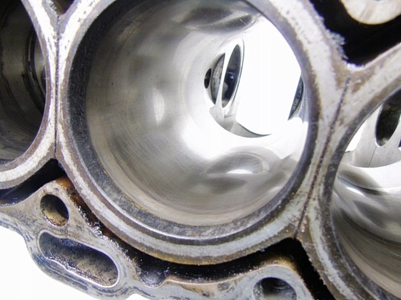 BLOK SILNIKA 2.4 D5 VOLVO XC90 XC60 XC70 V70 2 3 S60 S80 2